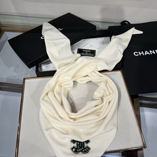 💟CHANEL 2026 Métiers d’art高级手工坊系列三角围巾,货号:AAC239B25397UC446白色 💟CHANEL 2026 Métiers d’art高级手工坊系列三角围巾,货号:AAC239B25397UC446白色