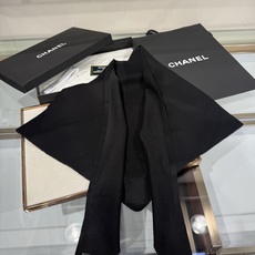 💟CHANEL 2026 Métiers d’art高级手工坊系列三角围巾,货号:AAC239B25397UC446白色 💟CHANEL 2026 Métiers d’art高级手工坊系列三角围巾,货号:AAC239B25397UC446白色