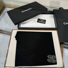 💟CHANEL 2026 Métiers d’art高级手工坊系列三角围巾,货号:AAC239B25397UC446白色 💟CHANEL 2026 Métiers d’art高级手工坊系列三角围巾,货号:AAC239B25397UC446白色