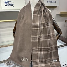 💟BURBERRY 博柏利 双面马术骑士(战马)羊恙绒围巾 双面两用羊恙绒围巾,一面纯色灰咖,一面复古格纹,正面刺绣马术 💟BURBERRY 博柏利 双面马术骑士(战马)羊恙绒围巾 双面两用羊恙绒围巾,一面纯色灰咖,一面复古格纹,正面刺绣马术