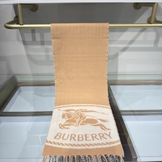 💟BURBERRY 博柏利 经典驼色双面战马羊恙绒围巾,尺寸:168x30cm,可围脖,一面是大战马印花,复古大气;另一 💟BURBERRY 博柏利 经典驼色双面战马羊恙绒围巾,尺寸:168x30cm,可围脖,一面是大战马印花,复古大气;另一