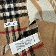 💟BURBERRY 博柏利 经典驼色双面战马羊恙绒围巾,尺寸:168x30cm,可围脖,一面是大战马印花,复古大气;另一 💟BURBERRY 博柏利 经典驼色双面战马羊恙绒围巾,尺寸:168x30cm,可围脖,一面是大战马印花,复古大气;另一