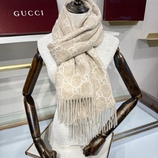 💟GUCCI年度最火的GG纯羊恙绒围巾没有之一‼️快来举手有多少人在等这款围巾🤣经典永远是经典。上身的气场一秒钟体现。一 💟GUCCI年度最火的GG纯羊恙绒围巾没有之一‼️快来举手有多少人在等这款围巾🤣经典永远是经典。上身的气场一秒钟体现。一