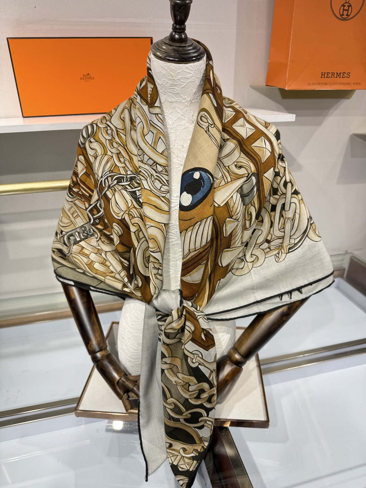 💟26年秋冬上新💞【双面同色丝绒方巾】手工卷边山羊绒和真丝混纺披肩(70%山羊绒,30%桑蚕丝) 这款披肩采用经典山羊绒 💟26年秋冬上新💞【双面同色丝绒方巾】手工卷边山羊绒和真丝混纺披肩(70%山羊绒,30%桑蚕丝) 这款披肩采用经典山羊绒