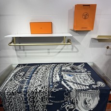 💟26年秋冬上新💞【双面同色丝绒方巾】手工卷边山羊绒和真丝混纺披肩(70%山羊绒,30%桑蚕丝) 这款披肩采用经典山羊绒 💟26年秋冬上新💞【双面同色丝绒方巾】手工卷边山羊绒和真丝混纺披肩(70%山羊绒,30%桑蚕丝) 这款披肩采用经典山羊绒