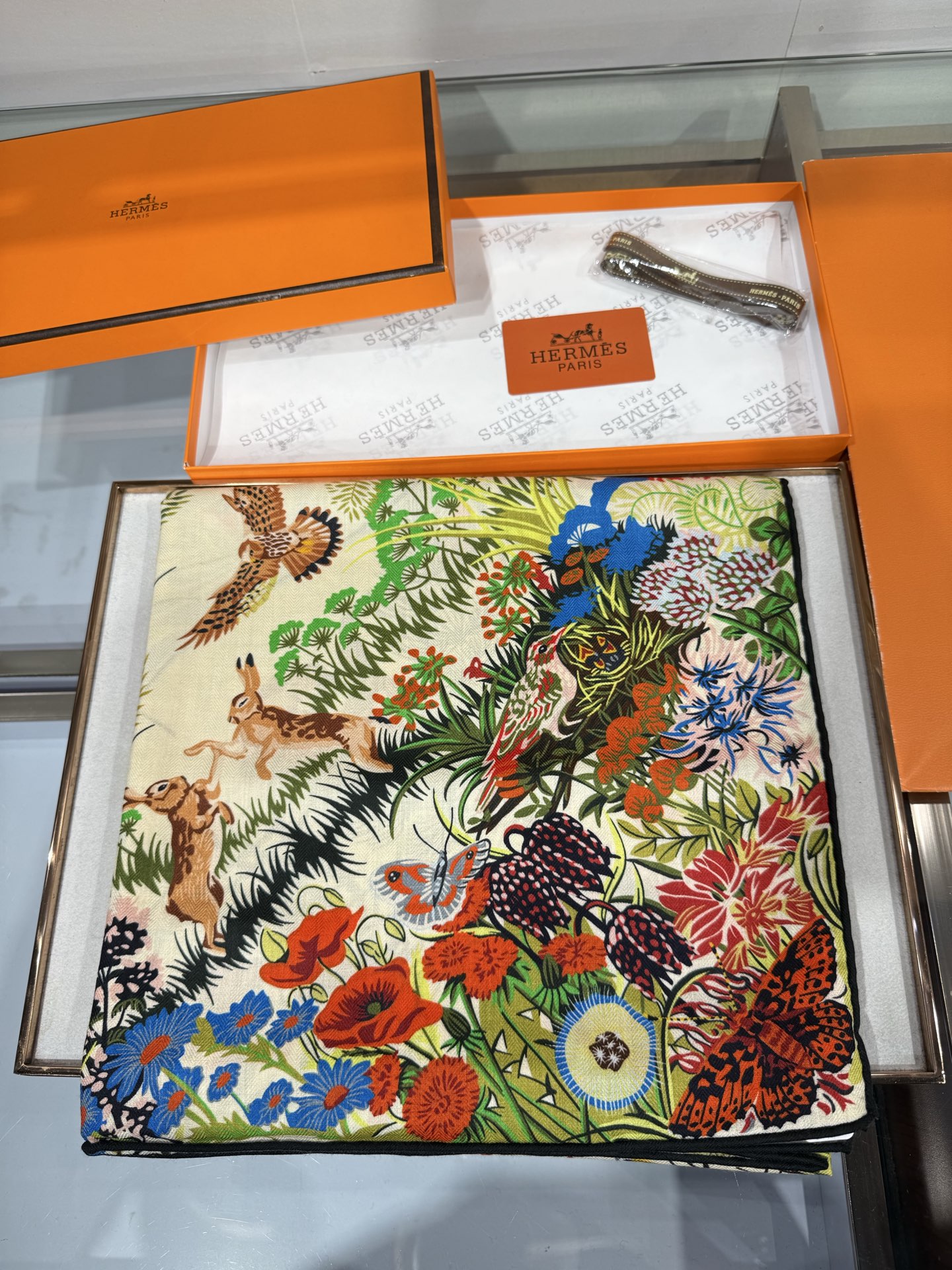 💟26年秋冬上新💞【双面同色丝绒方巾】手工卷边山羊绒和真丝混纺披肩(70%山羊绒,30%桑蚕丝) 这款披肩采用经典山羊绒 💟26年秋冬上新💞【双面同色丝绒方巾】手工卷边山羊绒和真丝混纺披肩(70%山羊绒,30%桑蚕丝) 这款披肩采用经典山羊绒
