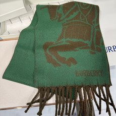 💟新款 "Bur双面两用骑士徽标羊恙绒围巾"历久 弥新的经典羊毛围巾,融入焕新重塑的马术骑士徽标(EKD)设计,呈现大胆 💟新款 "Bur双面两用骑士徽标羊恙绒围巾"历久 弥新的经典羊毛围巾,融入焕新重塑的马术骑士徽标(EKD)设计,呈现大胆