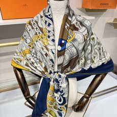 💟26年秋冬上新💞【双面同色丝绒方巾】手工卷边山羊绒和真丝混纺披肩(70%山羊绒,30%桑蚕丝) 这款披肩采用经典山羊绒 💟26年秋冬上新💞【双面同色丝绒方巾】手工卷边山羊绒和真丝混纺披肩(70%山羊绒,30%桑蚕丝) 这款披肩采用经典山羊绒