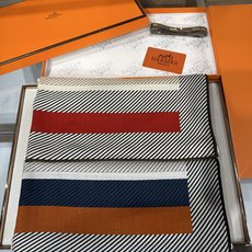 💟26年秋冬上新💞【双面同色丝绒方巾】手工卷边山羊绒和真丝混纺披肩(70%山羊绒,30%桑蚕丝) 这款披肩采用经典山羊绒 💟26年秋冬上新💞【双面同色丝绒方巾】手工卷边山羊绒和真丝混纺披肩(70%山羊绒,30%桑蚕丝) 这款披肩采用经典山羊绒