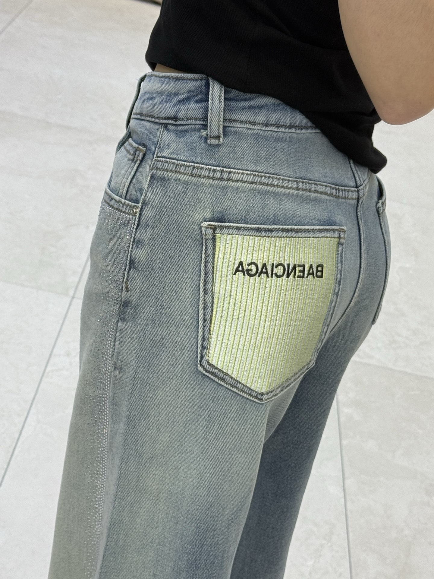 High-Quality Women’s Clothes and Exclusive Jeans with Packing B’s. - 图片 8
