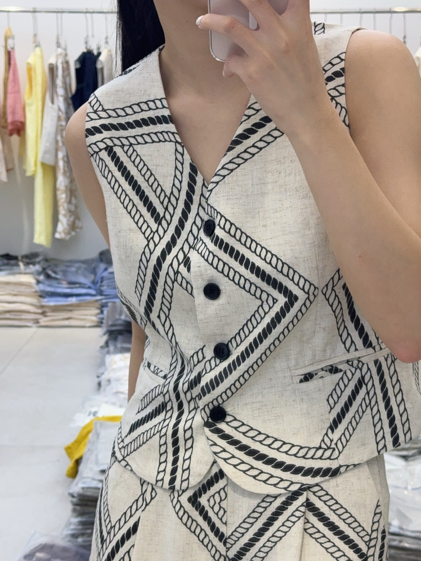 Luxurious Women’s Suit Set with Linen Outfits and Geometric Details - 图片 4