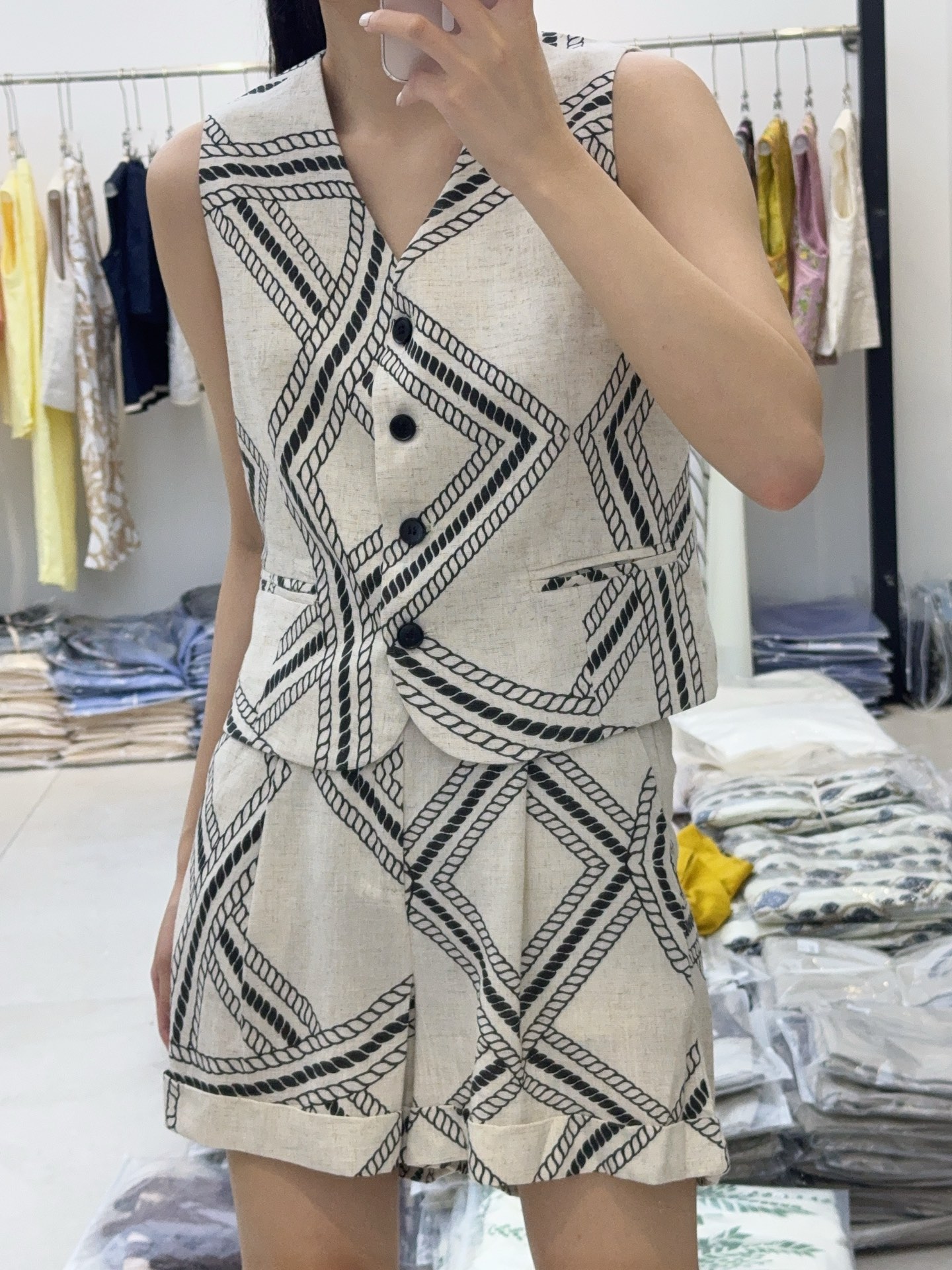 Luxurious Women’s Suit Set with Linen Outfits and Geometric Details - 图片 2
