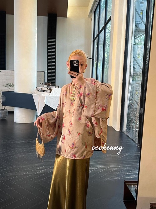 Elegant Silk Jacquard Top with Butterfly and Floral Design, Lantern Sleeves 1 Elegant Silk Jacquard Top with Butterfly and Floral Design, Lantern Sleeves