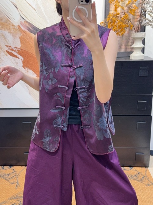 Elegant Silk Jacquard Vest Chinese Stand Collar Sleeveless Slim Fit Top 1 Elegant Silk Jacquard Vest Chinese Stand Collar Sleeveless Slim Fit Top