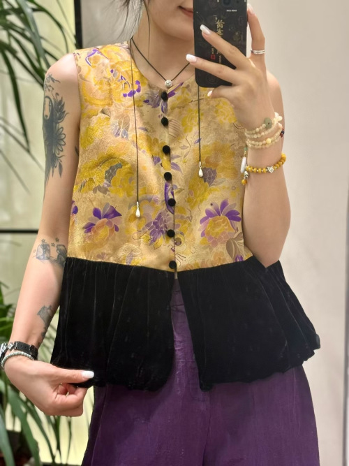 Floral Jacquard Silk Velvet Vest, Sleeveless Stand Collar Chinese Style Top 1 Floral Jacquard Silk Velvet Vest, Sleeveless Stand Collar Chinese Style Top