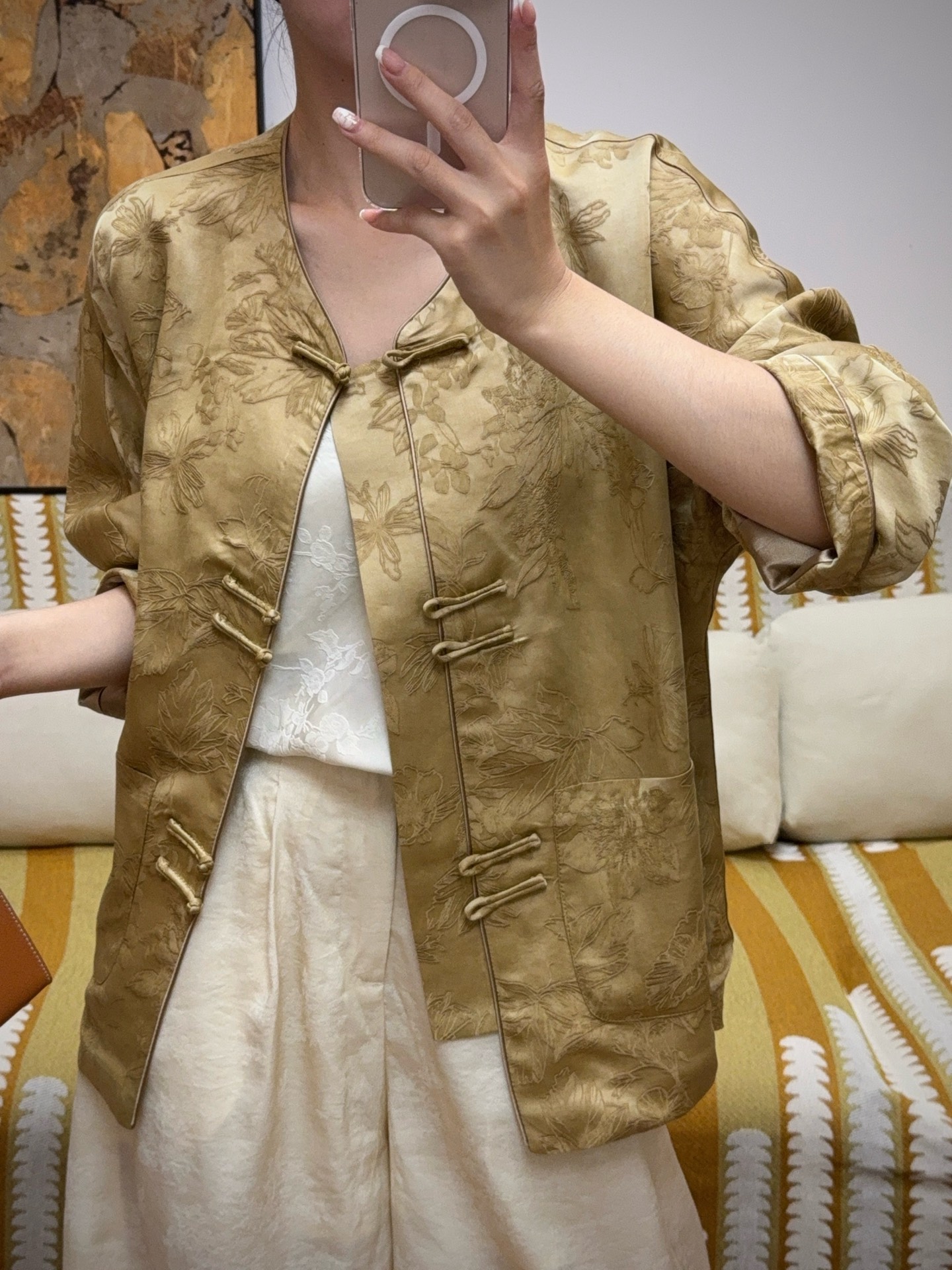Elegant Champagne Gold Embossed Jacquard Short Coat with Mandarin Collar 2 i1755784788690 944 0 1