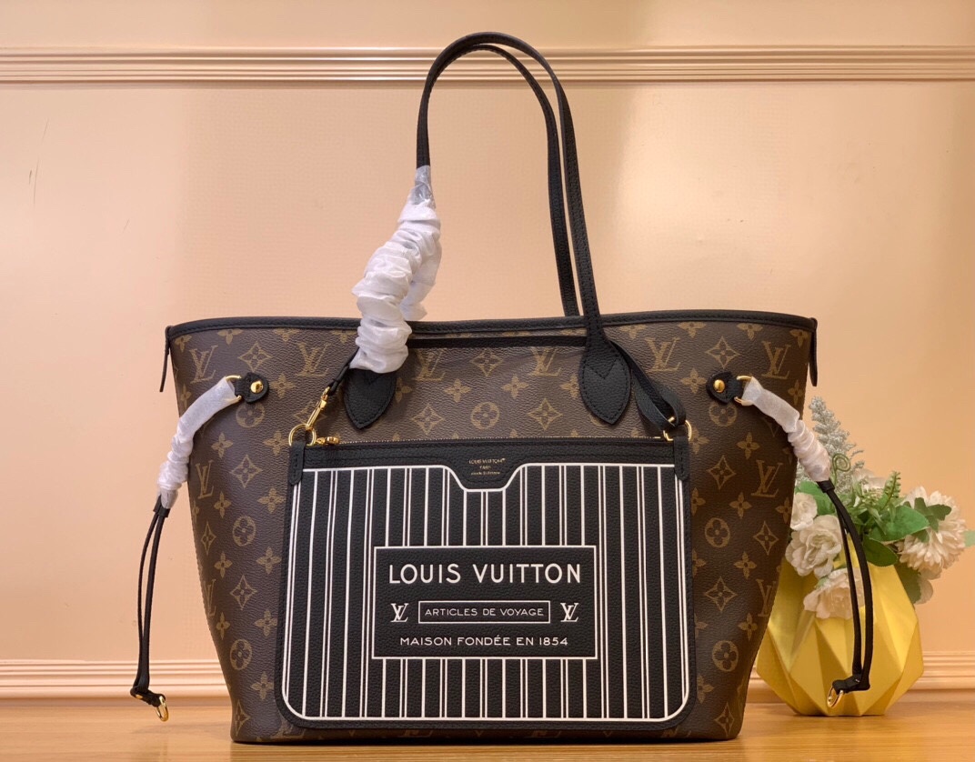 NO:557455,Top original order [Neverfull mm Handbag] m12061 Presbyopic/Brown m11946 Presbyopic/Black Neverfull Jh classic handbag, the designed inner bag uses a fresh fabric lining, and the bright lining color adds a more lively and vivid feeling to the Monogram classic canvas. Size 32*27*14 8318075,19860909顶级原单【Neverfull mm 手袋】m12061 老花/棕色 m11946 老花/黑色 Neverfull Jh经典手袋,设计的内袋采用了清新的织物内衬,明快的内衬色调为 Monogram 经典帆布增加了更多活泼生动之感. 尺寸32*27*14 8318075,,Bag