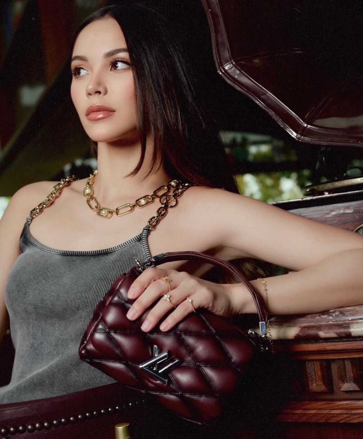 NO:620414,[GO-14 small handbag] M12004 black M12332 sand color M12338 off-white M12434 denim blue M12567 burgundy model picture,19860909【GO-14 小号手袋】M12004 黑色 M12332 沙色 M12338 米白色 M12434 牛仔蓝 M12567 酒红色 模特图,,Bag