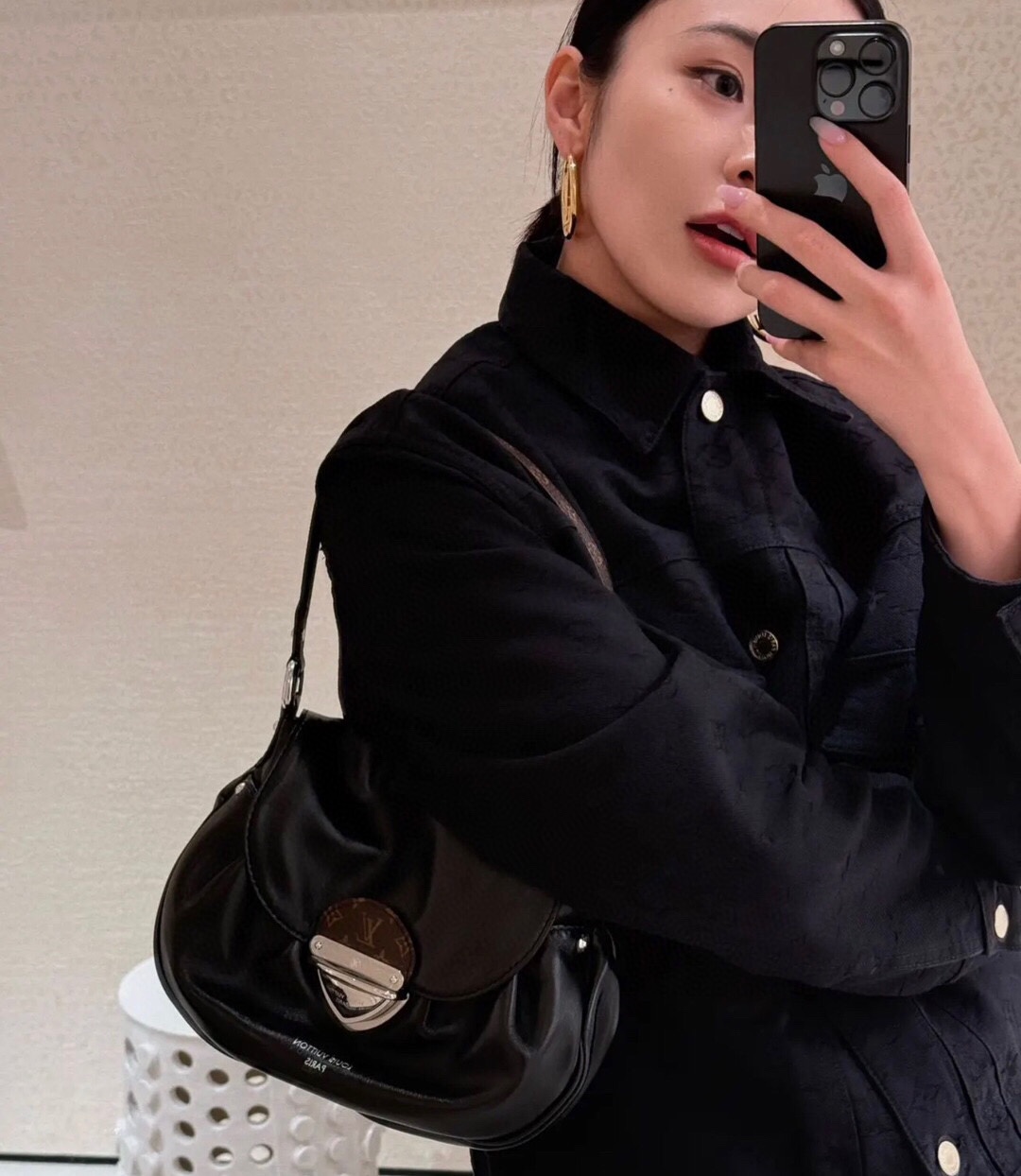 NO:620240,[SUNSET VIBE armpit handbag] M12192 black leather official website picture,19860909【SUNSET VIBE 腋下手袋】M12192 黑皮 官网图,,Bag