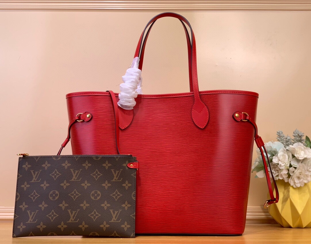 NO:619799,Top original order [Neverfull medium handbag] M11930 black M12195 green M12755 red M12746 brown (water ripple) New autumn and winter classics return, luxurious Ei leather makes the Neverfull St medium handbag very suitable for daily use. This perfect handbag is extremely practical, and the laces on the bag are tightened to make it look more sophisticated and become a fashionable urban handbag. Size 32 x 29 x  19 cm 7818095,19860909顶级原单【Neverfull 中号手袋】M11930黑色 M12195绿色 M12755红色 M12746棕色（水波纹） 秋冬新品经典回归,奢华的 Ei 皮革使 Neverfull St 中号手袋非常适合日常使用. 这款完美的手袋极具实用性,将包上的系带系紧,亦使其显得更加精巧,成为一款时尚的都市手袋. 尺寸32 x 29 x 19 cm 7818095,,Bag