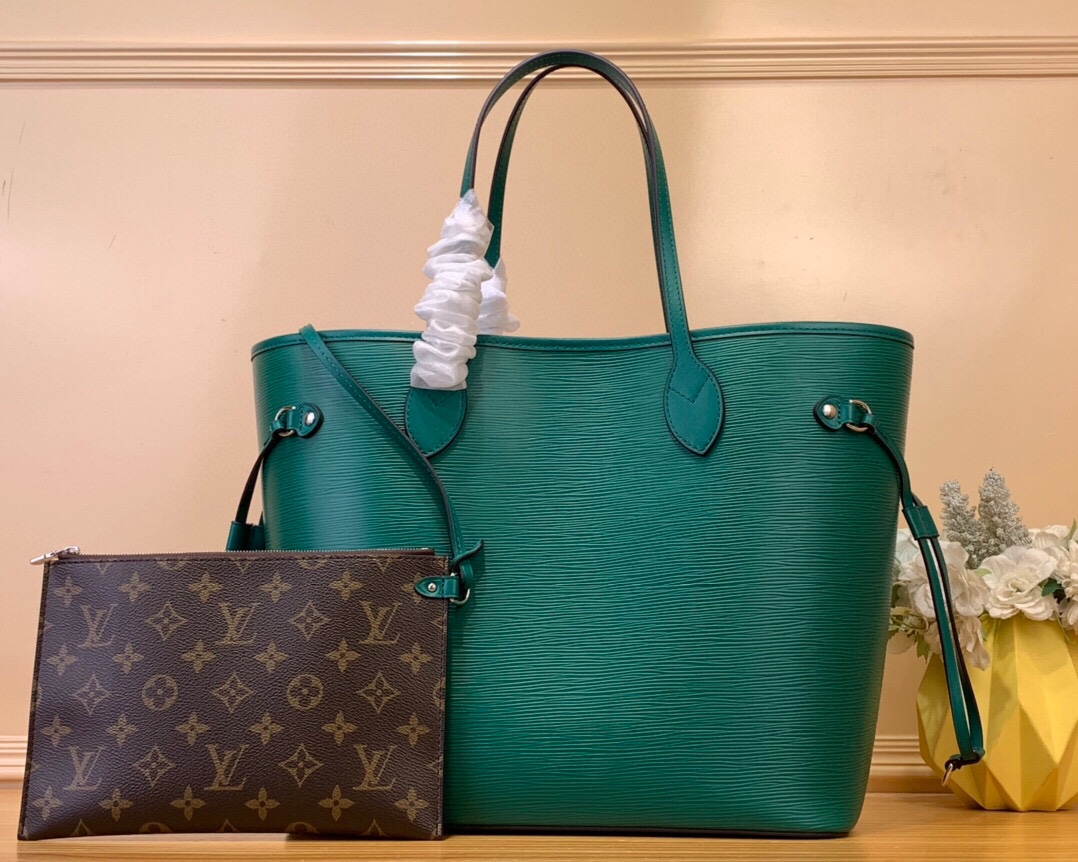 NO:619803,Top original order [Neverfull medium handbag] M11930 black M12195 green M12755 red M12746 brown (water ripple) New autumn and winter classics return, the luxurious Ei leather makes the Neverfull medium handbag very suitable for daily use. This perfect handbag is extremely practical, and the laces on the bag are tightened to make it look more sophisticated and become a fashionable urban handbag. Size 32 x 29 x  19 cm 7818095,19860909顶级原单【Neverfull 中号手袋】M11930黑色 M12195绿色 M12755红色 M12746棕色（水波纹） 秋冬新品经典回归,奢华的 Ei 皮革使 Neverfull 中号手袋非常适合日常使用. 这款完美的手袋极具实用性,将包上的系带系紧,亦使其显得更加精巧,成为一款时尚的都市手袋. 尺寸32 x 29 x 19 cm 7818095,,Bag