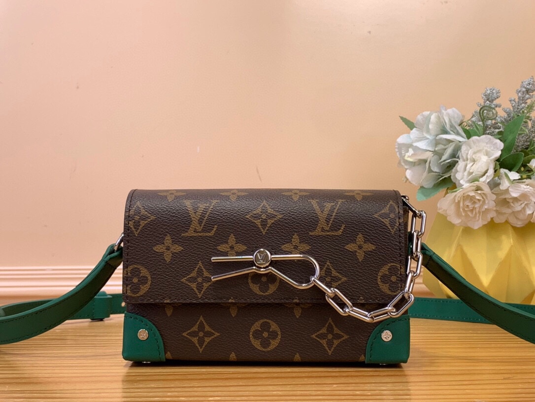 NO:619972,Top original order [STEAMER mini handbag] m12811 Presbyopic/yellow m12808 Presbyopic/green m12810 Presbyopic/blue (colorful) This Steamer Jm mini handbag is made of Monogram Macassar coated canvas, which renders bright colors for the reinforced corners, adjustable shoulder straps and striped fabric lining. The pin and chain closure continue the elements of the Steamer handbag. Size 11 x 6.5 x  18 cm.4315055,19860909顶级原单【STEAMER 迷你手袋】 m12811 老花/黄色 m12808 老花/绿色 m12810 老花/蓝色（七彩） 本款 Steamer Jm迷你手袋取材 Monogram Macassar 涂层帆布,为加固包角、可调节肩带和条纹织物内衬渲染鲜亮色彩.饰针和链条开合延续 Steamer 手袋元素. 尺寸11 x 6.5 x 18 厘米.4315055,,Bag