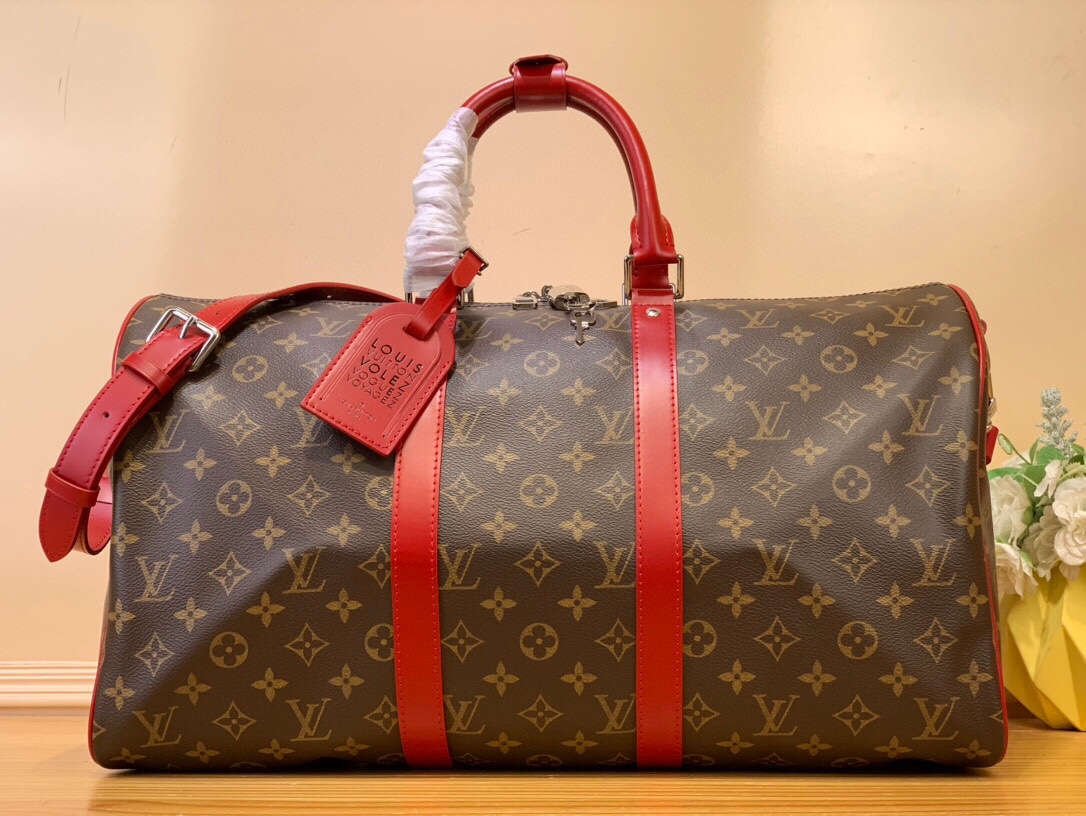 NO:619996,Top original order [Keeall Bandoulière 45] m12630 Presbyopia/Green m12629 Presbyopia/Blue m12633 Presbyopia/Dark Blue m12634 Presbyopia/Yellow M13808 Red (Colorful) Brightly colored leather details are this Keeall Bandoulière in Monogram Macassar Hr canvas  The 50 travel bag brings a fresh feel. The top handle, the removable shoulder strap, and even the leather name tag, are all in the same bright color. The lining of this bag is a striped textile inspired by the lining of the House's original luggage. Dimensions 45 x 27 x 20 cm. 6018065,, travel bag19860909顶级原单【Keeall Bandoulière 45】 m12630老花/绿色 m12629 老花/蓝色 m12633 老花/深蓝色 m12634 老花/黄色 M13808红（七彩） 色彩鲜艳的皮革细节为这款Monogram Macassar Hr帆布的Keeall Bandoulière 50旅行包带来了清新的感觉.顶部手柄、可拆卸的肩带,甚至皮革名牌,都是相同的明亮颜色.这个包的衬里是条纹纺织品,灵感来自众议院原始行李箱的衬里. 尺寸45 x 27 x 20厘米.6018065,,travel bags,Bag