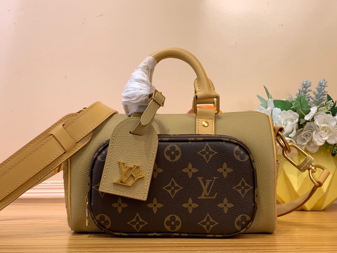 NO:619841,Top original order [KEEALL BANDOULIRE 25 handbag] m12627 Presbyopic/brown (color matching) This Keeall Bandoulière 25 Hx handbag is made of grain leather with suede details and distressed metal parts. The Monogram canvas outer bag is opened with a cord zipper puller, making it easy to access and place your belongings. The detachable and adjustable leather shoulder strap provides a comfortable shoulder carrying experience. Size 15 x 11 x 25 cm  6818085,19860909顶级原单【KEEALL BANDOULIRE 25 手袋】 m12627 老花/棕色（拼色） 本款 Keeall Bandoulière 25 Hx手袋为粒面皮革融入绒面细节和做旧效果金属件,以线绳拉链头开启 Monogram 帆布外袋,令随身物品实现便捷取放.可拆卸并调节的皮革肩带提供舒适肩背体验. 尺寸15 x 11 x 25 厘米 6818085,,Bag