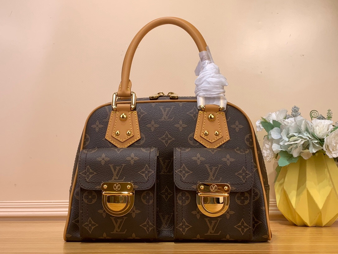 NO:620267,Top original order [Mid-century Manhattan Handbag] M40026 Presbyopia A bag with a strong urban feel, Md neat hand-held design is moderate in size. The metal buckle that just enhances the aura is independent and tough but still retains a sense of French elegance. It adds a heavy-duty texture, a little punk and a little elegant, size 30*12*20cm 7518985,19860909顶级原单【中古曼哈顿手提袋】M40026 老花 一款都市感很强的包包,Md利落的手提款设计大小适中 恰到好处提升气场的金属扣独立坚韧中依旧保留一份法式的优雅感 增加了重工质感,有点朋克又有点优雅, 尺寸30＊12＊20cm 7518985,,Bag