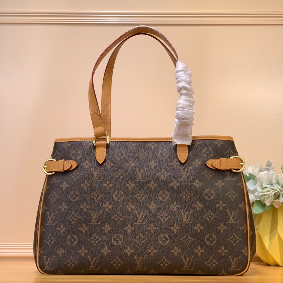 NO:620272,Top original item [DELIGHTFUL Second-hand Pumpkin Bag] M51154 presbyopia. The bag shape is very classic and has a large capacity. It can especially hold a Monogram Md shopping bag. It is especially convenient for shopping or carrying documents. The shoulder bag is equipped with hook closure and several multi-functional pockets. Size 38x26x13cm 5516065,,tom ford19860909顶级原单【DELIGHTFUL中古南瓜包】M51154老花 包型非常经典 容量很大 特别能装 Monogram Md购物袋 逛街购物或携带文件尤为方便 肩背式袋子配 有钩扣开合和数个多功能口袋 尺寸 38x26x13cm 5516065,,tom ford,Bag