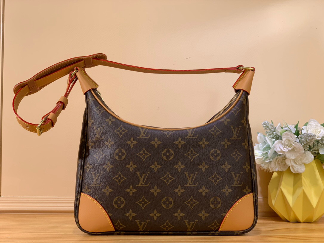 NO:620276,Top original order [Boulogne handbag, second-hand croissant] M51265 presbyopia, second-hand bag series Boulogne MD handbag, second-hand croissant made of classic Monogram canvas, adjustable shoulder strap for cross-body or shoulder carry, large-capacity pocket to accommodate daily needs. Unisex, classic and timeless. Size: 19.0×30.0×10.0cm 5216065,19860909顶级原单【Boulogne 手袋 中古牛角包】M51265老花 中古包系列 Boulogne Md手袋 中古牛角包 取材经典 Monogram 帆布,可调节肩带实现斜挎或肩背,大容量口袋容纳日常所需妥妥当当.男女通用,经典不过时. 尺寸:19.0×30.0×10.0cm 5216065,,Bag