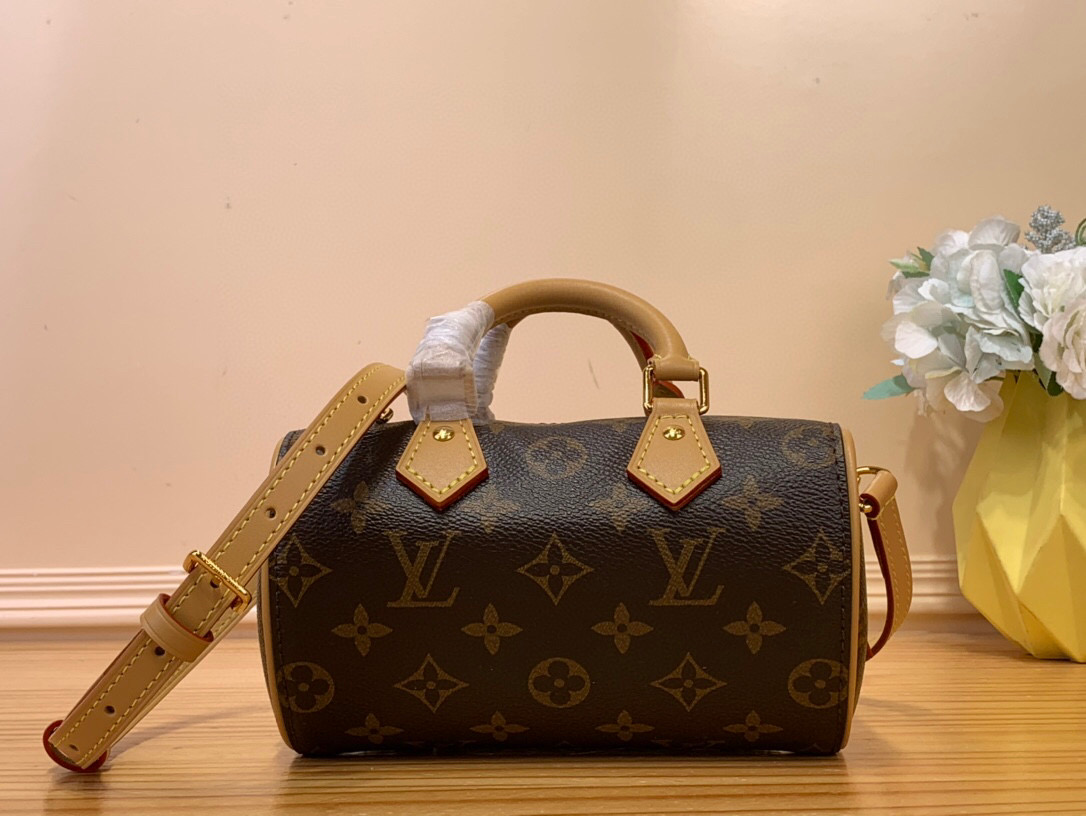 NO:619856,Top original order [NANO SEEDY DATING handbag] M13226 Presbyopia This Nano Seedy Jh handbag is made of the brand's classic Monogram Emreinte leather to cut a modern and compact shape, and uses soft tones to highlight the dazzling metal parts. The detachable lace chain provides a variety of carrying options. It can store daily needs in an orderly manner in day and night situations. Size 18x10.5x11.5 cm 4615055,19860909顶级原单【NANO SEEDY DATING手袋】M13226 老花 本款Nano Seedy Jh手袋选用品牌经典Monogram Emreinte皮革裁出摩登紧凑构型,并以柔美色调烘托耀目金属件.可拆卸系带链条提供多样背携选择.可于昼夜场合有序收纳日常所需. 尺寸18x10.5x11.5厘米 4615055,,Bag