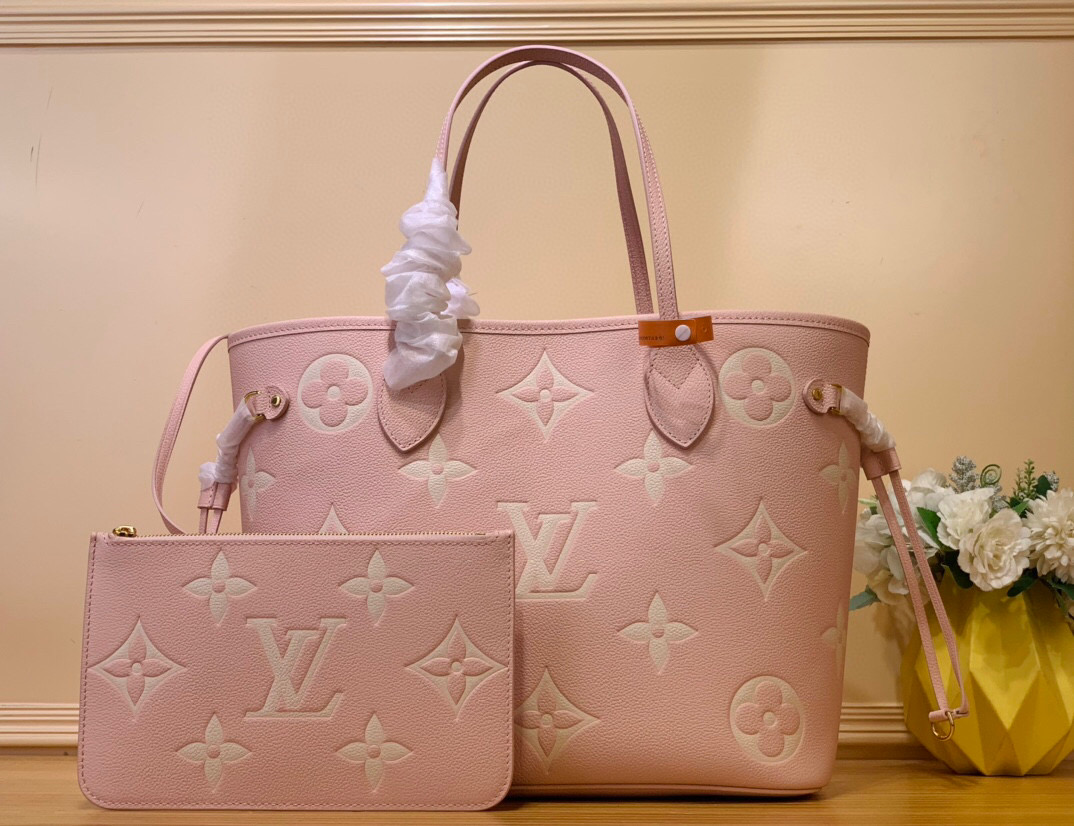 NO:620091,Top original order [NEVERFULL medium handbag] m14210 Milkshake powder (silk screen) This Neverfull Ys medium handbag uses fresh pastels to express the inspiration of the LV Milky Way series. It is made of Monogram Emreinte leather to create ample space for convenient storage of laptops and large wallets. The detachable zippered inner bag can be used as a clutch bag or exquisite accessory, making it a perfect choice for work and weekend travel. Size 28 x 14 x 31 cm  103121150,,louis vuitton,handbag19860909顶级原单【NEVERFULL 中号手袋】 m14210 奶昔粉（丝印） 本款 Neverfull Ys中号手袋以清新粉彩道出 LV Milky Way 系列的灵感启发,选用 Monogram Emreinte 皮革塑造充裕空间,方便收纳笔记本电脑和大号钱夹.可拆卸拉链内袋可用作手拿包或精美配饰,成就工作和周末出行佳选. 尺寸28 x 14 x 31 厘米 103121150,,louis vuitton,handbag,Bag