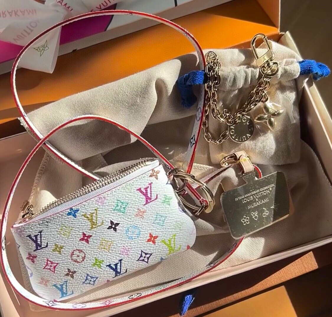 NO:551336,[LV x TM mobile phone case] m14099 white color (three colors-Takashi Murakami) model picture, louis vuitton, phone cases19860909【LV x TM 手机壳】 m14099 白彩（三彩-村上隆） 模特图,,louis vuitton,phone cases,Bag