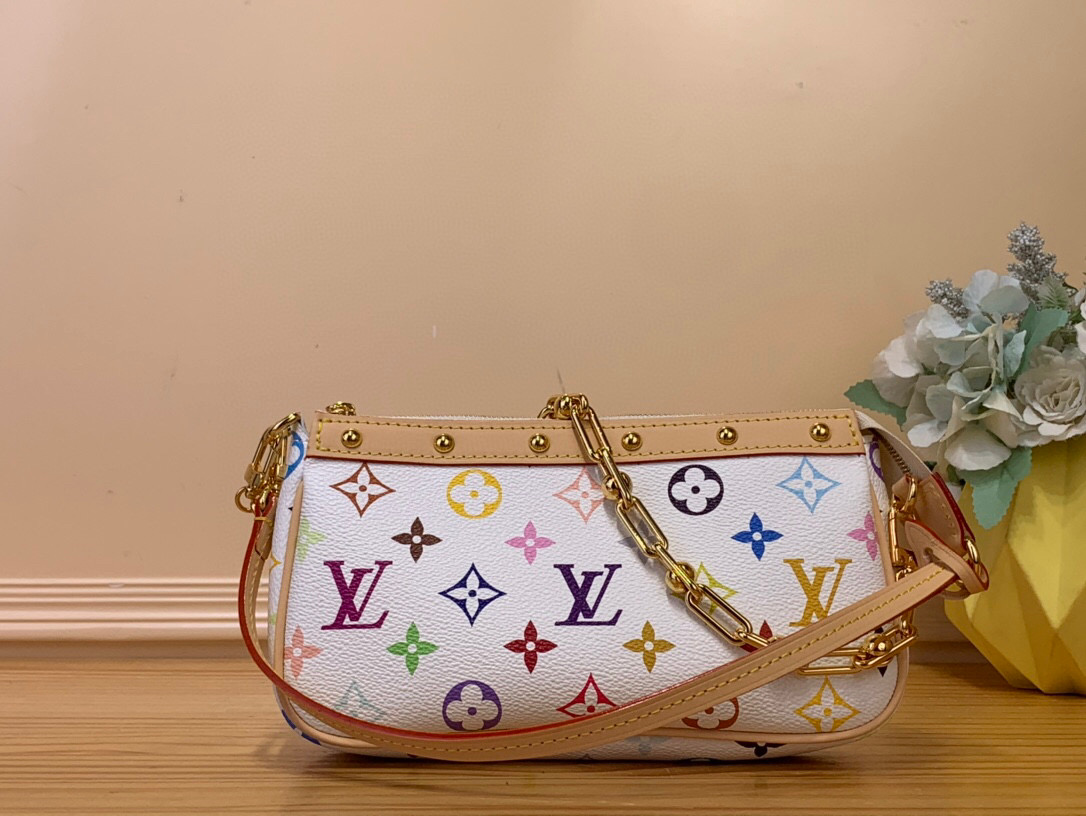 NO:186496,Genuine grade original leather Top original sheet【LV x TM POCHETTE ACCESSOIRES handbag】 m13663 Black color m13404 White color (Three color-Murakami Takashi) This Pochette Accessoires PPXL handbag is made of coated canvas, and uses colorful Monogram patterns to interpret the flexible style of the Louis Vuitton x Murakami Takashi's cross-border cooperation series. Cowhide leather trim and dazzling metal parts are exquisite in detail, and the removable shoulder straps and chains are flexible to carry. Size 13 x 4 x 22 cm., Genuine grade LV, louis vuitton, louis vuitton, cowhide19860909正品级 原厂皮 顶级原单【LV x TM POCHETTE ACCESSOIRES 手袋】 m13663 黑彩 m13404 白彩（三彩-村上隆） 本款 Pochette Accessoires PPXL手袋取材涂层帆布,以缤纷 Monogram 图案演绎路易威登 x 村上隆跨界合作系列的灵动格调.牛皮革饰边和耀目金属件点睛考究细节,可拆卸肩带和链条实现灵活背携. 尺寸13 x 4 x 22 厘米.,正品级LV,louis vuitton,louis vuitton,cowhide,Bag