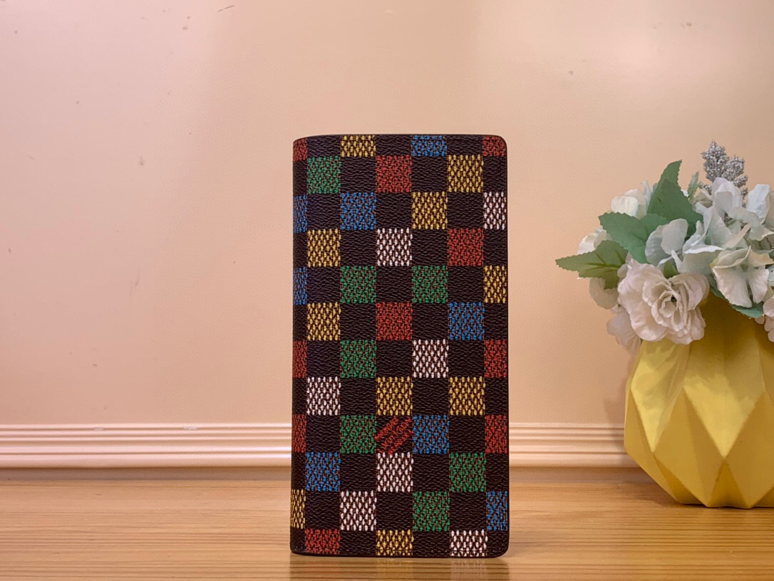 NO:620834,Top original item N00141 M00188 plaid suit clip. This Brazza Ms wallet made of Monogram canvas exudes an unstoppable masculinity. It has ample space and complete functions, and can be easily stored in a coat pocket. It can hold change, credit cards and banknotes. 19x10x2cm. 2213035, wallets, jackets & coats, business suit19860909顶级原单N00141 M00188格子 西装夹 这款用 Monogram帆布制作的Brazza Ms钱包散发着势不可挡的阳刚之气.空间充足,功能齐全,可轻易地收纳入外套口袋.可以装零钱、信用卡和纸币.19x10x2cm.2213035,,wallets,jackets & coats,business suit,Bag