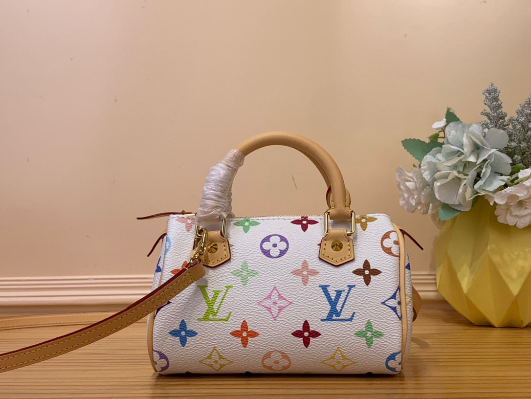 NO:620264,Top original order [TURENNE SEEDY handbag] M92645 White color (Middle Ages) Nano Turenne handbag made of Monogram canvas exudes the ultimate femininity and is ideal for carrying daily necessities. This handbag is a perfect mini version of the original Turenne handbag, with exquisite stitching and extremely light weight, which can easily accommodate your smartphone, credit card and keys. Size 15x6x10cm4015048,19860909顶级原单【TURENNE SEEDY 手袋】M92645 白彩(中古) Monogram 帆布制成的Nano Turenne手袋,散发极致女人味,是您携带日常用品的理想之选.这款手袋是原型Turenne手袋的完美迷你版,缝线精致,轻盈无比,可轻松容纳您的智能手机、信用卡和钥匙. 尺寸15 x6x10cm4015048,,Bag