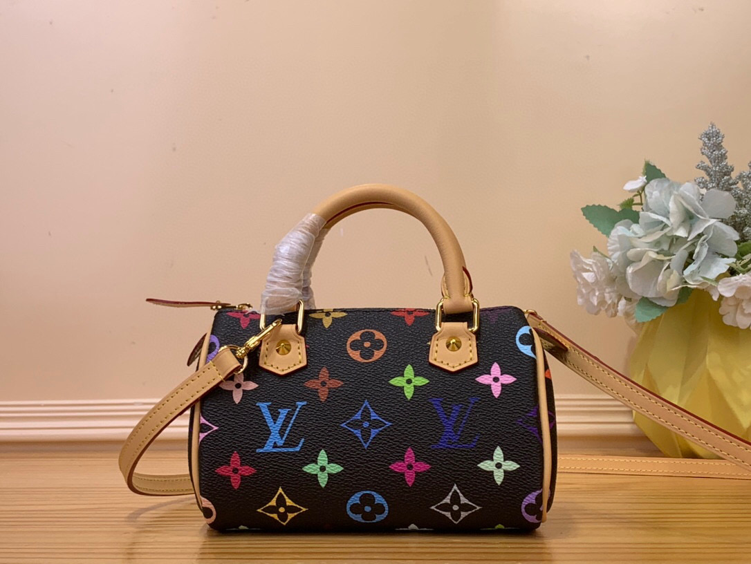 NO:620261,Top original order [TURENNE SEEDY handbag] M92645 Nano Turenne handbag made of black color (Middle Ages) Monogram canvas exudes the ultimate femininity and is ideal for carrying daily necessities. This handbag is a perfect mini version of the original Turenne handbag, with exquisite stitching and extremely light weight, which can easily accommodate your smartphone, credit card and keys. Size 15x6x10cm4015048,19860909顶级原单【TURENNE SEEDY 手袋】M92645 黑彩(中古) Monogram 帆布制成的Nano Turenne手袋,散发极致女人味,是您携带日常用品的理想之选.这款手袋是原型Turenne手袋的完美迷你版,缝线精致,轻盈无比,可轻松容纳您的智能手机、信用卡和钥匙. 尺寸15 x6x10cm4015048,,Bag