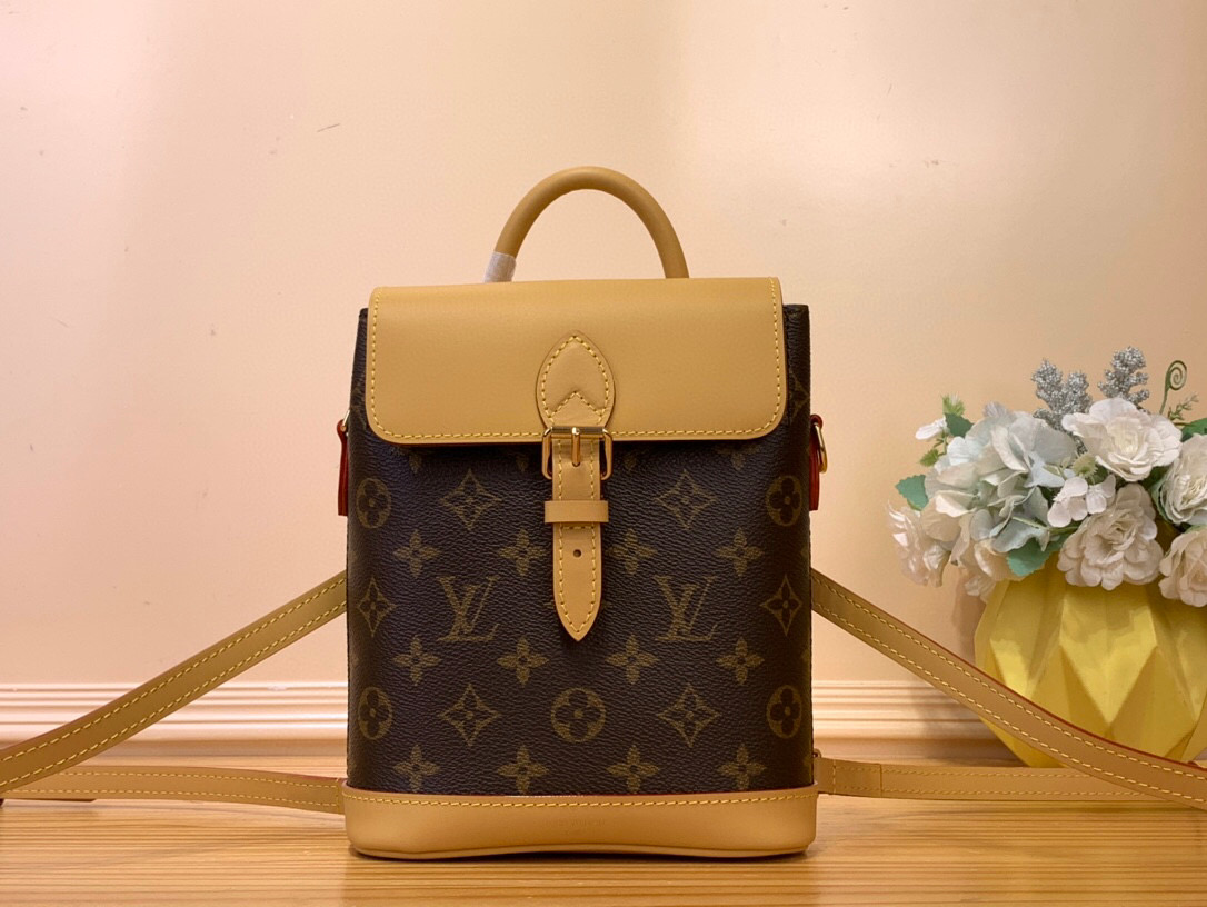 NO:620847,Top original item [SOHO mini backpack] m14651 Soho Mini displayed in Monogram canvas material. The compact and practical design is reminiscent of the 1996 Arlesund backpack. It is designed to be an item that can be used for daily life and travel. The iconic heritage of House Hx that makes the trunk is decorated with natural cowhide material and buckles with a retro atmosphere. Features five D rings that can be performed in many styles. Size 17 x 23 x 8 cm  5516065,,backpacks,cowhide19860909顶级原单【SOHO mini 双肩包】 m14651 以Monogram帆布材质展示的Soho Mini.让人联想到1996年的阿尔勒松背包的小巧而实用的设计.被设计成可以用于日常和旅行的物品.制作后备箱的House Hx的标志性遗产的天然牛皮材质的装饰和复古氛围的扣子.能够以众多风格演出的五个D环为特征. 尺寸17 x 23 x 8 厘米 5516065,,backpacks,cowhide,Bag