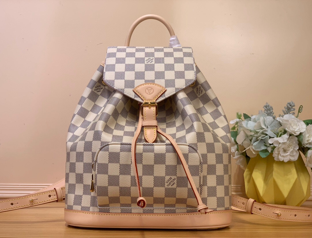 NO:620431,Top original item [MONTSOURIS Small Backpack] N00120 White Check This Montsouris Lt small backpack uses gravure printing technology to lay out the classic Damier Azur pattern, and uses bright metal parts and contrasting leather trims to sublimate the elegant style. There is ample space to easily store daily necessities, the zipper front pocket keeps small items safe and secure, and the adjustable canvas shoulder strap ensures a comfortable fit. Size 30 x 18 x  28 cm 6217075,19860909顶级原单【MONTSOURIS 小号双肩包】 N00120 白格 本款 Montsouris Lt小号双肩包采用凹版印制工艺铺陈经典 Damier Azur 图案,以莹亮金属件和撞色皮革饰边升华雅致格调.充裕空间可轻松收纳日常所需,拉链前袋令小物稳妥随行,可调节帆布肩带确保舒适贴合. 尺寸30 x 18 x 28 厘米 6217075,,Bag