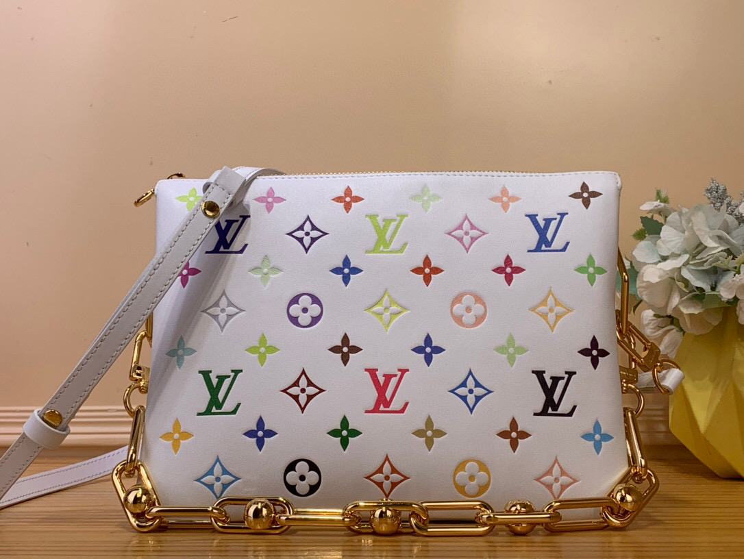 NO:620490,Upgraded version of the top original [LV x TM Coussin small handbag] m13233 white/three colors (Takashi Murakami) This small Coussin handbag is from the Louis Vuitton x Murakami reissue series. It is made of fluffy sheep leather to create a neat structure, and the full-width Monogram pattern presents the rainbow tones of Japanese artist Takashi Murakami. The rough metal chain and detachable leather shoulder strap allow for multiple carrying methods. Size 20 x  12 x 26 cm 8019095,,louis vuitton,louis vuitton,sheepskin19860909升级版 顶级原单【LV x TM COUSSIN 小号手袋】 m13233 白色/三彩（村上隆） 本款 Coussin 小号手袋出自路易威登 x 村上隆再版系列,选用蓬松羊皮革塑造利落构型,再以全幅 Monogram 图案呈现日本艺术家村上隆笔下的彩虹色调.粗犷金属链条和可拆卸皮革肩带实现多种背携方式. 尺寸20 x 12 x 26 厘米 8019095,,louis vuitton,louis vuitton,sheepskin,Bag