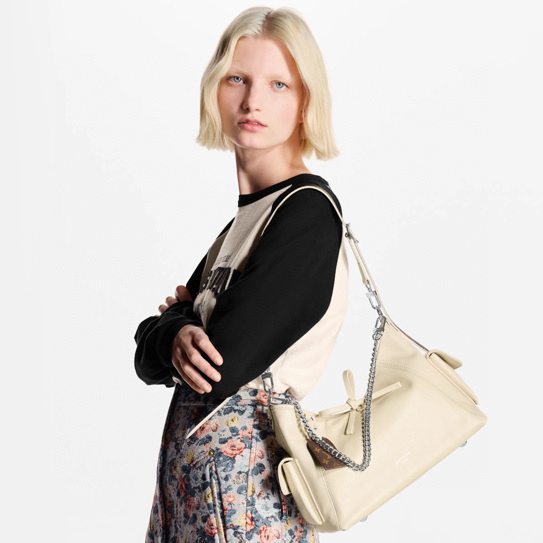 NO:620567,[CARRYALL CARGO small handbag] m12919 milk white 24861 black m12579 gray official website picture,19860909【CARRYALL CARGO 小号手袋】 m12919 奶白色 24861 黑色 m12579 灰色 官网图,,Bag