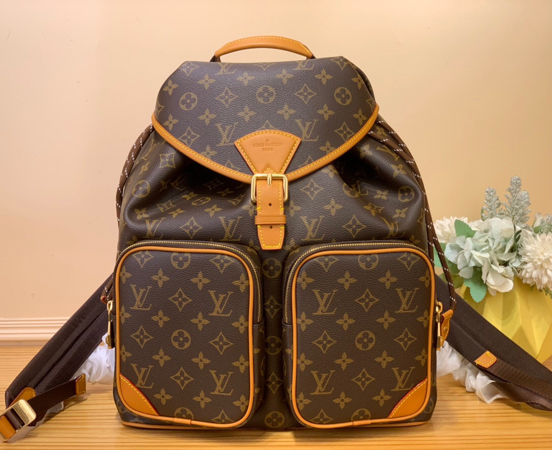 NO:551583,Top original item [MONTSOURIS CARGO Backpack] m14015 yellow leather Montsouris Cargo JmXl backpack is made of cow leather body and fabric lining, which looks bright and feels soft. The shiny cow leather exudes a luster similar to nylon, which can release dazzling light under any light. The front pocket is equipped with a pearl zipper. Dimensions 40 x 17 x 34 cm 6817058.,,cowhide19860909顶级原单【MONTSOURIS CARGO 双肩包】 m14015 黄皮 Montsouris Cargo JmXl双肩包采用牛皮革包身和织物内衬,观感光亮,触感柔软.亮面牛皮革散发着近似尼龙的光泽,任何光线下均可释放耀目光芒.正面口袋配以珍珠拉链. 尺寸40 x 17 x 34 厘米 6817058.,,cowhide,Bag