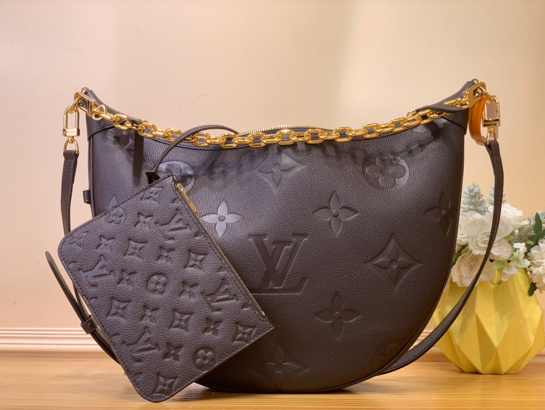 NO:620937,Top Original [Loo Hobo Handbag] m14042 Chocolate The iconic Loo Hobo Ys bag is elevated for this season in a rich and versatile chocolate hue. It is made from signature Monogram Emreinte leather and features a delicate gold chain and matching hardware. The perfect city bag, it is designed with a removable zipper bag to keep valuables safe. You can wear it cross-body, or by hand and shoulder. Dimensions 38 x 26 x  10cm 8919599,19860909顶级原单【Loo Hobo手袋】 m14042 巧克力色 标志性的Loo Hobo Ys包以丰富而多功能的巧克力色调为本季而提升.它由标志性的Monogram Emreinte皮革制成,并具有精致的金色链条和配套的硬件.完美的城市包,它设计了一个可拆卸的拉链袋,以保护贵重物品的安全.你可以斜挎,也可以用手和肩背. 尺寸38 x 26 x 10厘米 8919599,,Bag