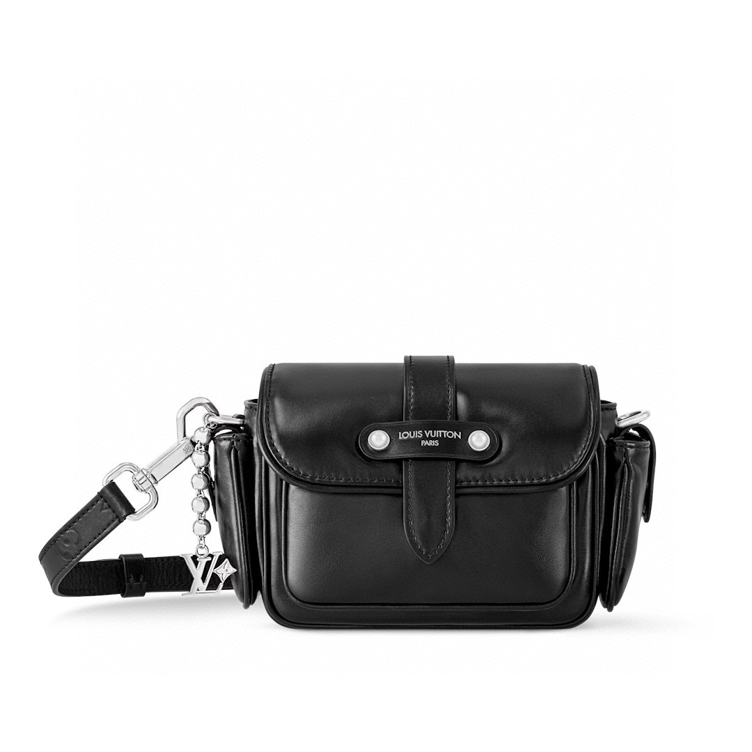 NO:620995,Top original order [CARGO mini handbag] m13989 black leather This Cargo Jm mini handbag is made of soft cow leather to show its relaxed charm, and then the surface is alive with an elegant luster like nylon. The LV letter decoration on the side is draped under the bead chain. Size 14 x 10 x 23 cm 7018085, louis vuitton, cowhide19860909顶级原单【CARGO 迷你手袋】 m13989 黑皮 本款 Cargo Jm迷你手袋以柔软牛皮革展露松弛魅力,再令表面跃动锦纶般的优雅莹泽.侧面 LV 字母装饰垂坠于珠链之下. 尺寸14 x 10 x 23 厘米 7018085,,louis vuitton,cowhide,Bag