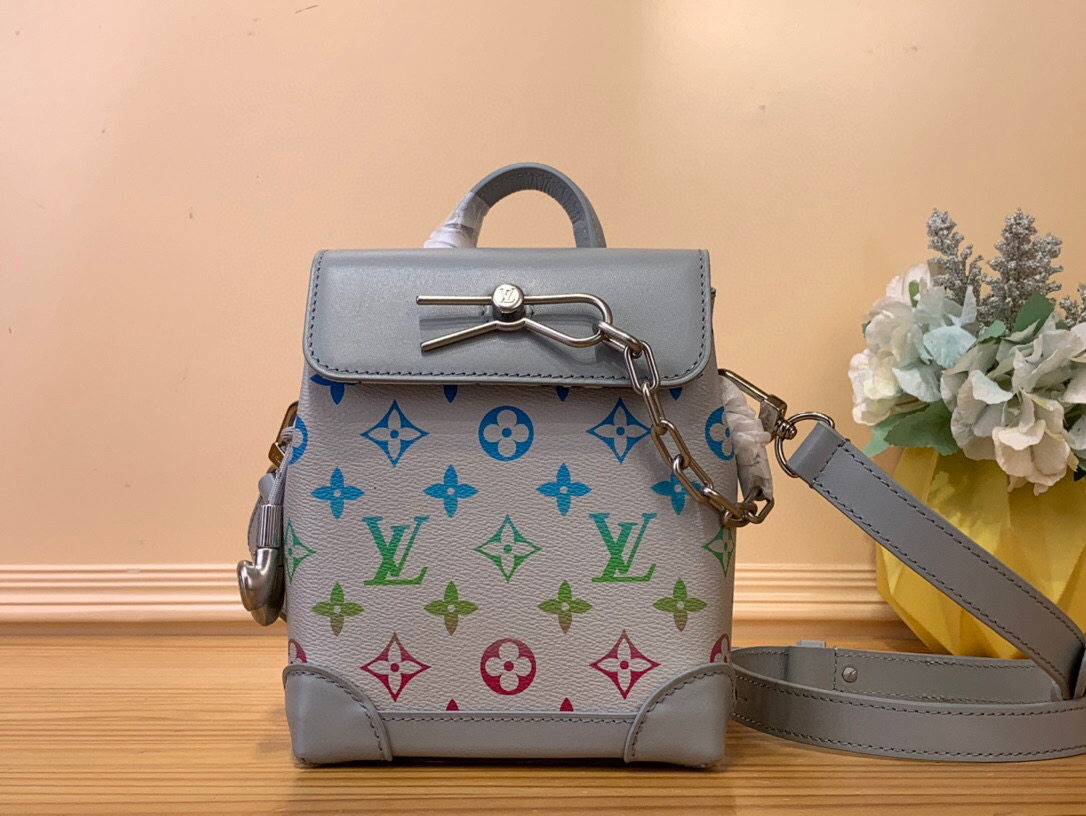 NO:620972,Top original item [NANO STEAMER handbag] M13905 Color/Gradient This Nano Steamer Hr handbag is made of Monogram Heritage canvas, and harrell Williams captured the original Damier printing elements to present criss-cross textures, Monogram flower clusters and Marque L.Vuitton Déosée logo, making the classic design reveal agility and ingenuity. Size 18 x 7 x 15 cm.  5216065,19860909顶级原单【NANO STEAMER 手袋】 M13905 彩色/渐变 本款 Nano Steamer Hr手袋取材 Monogram Heritage 帆布,由 harrell Williams 撷取原版 Damier 印花元素,呈现纵横交错的纹理、Monogram 花簇和 Marque L.Vuitton Déosée 标识,令经典设计流露灵动巧思. 尺寸18 x 7 x 15 厘米. 5216065,,Bag