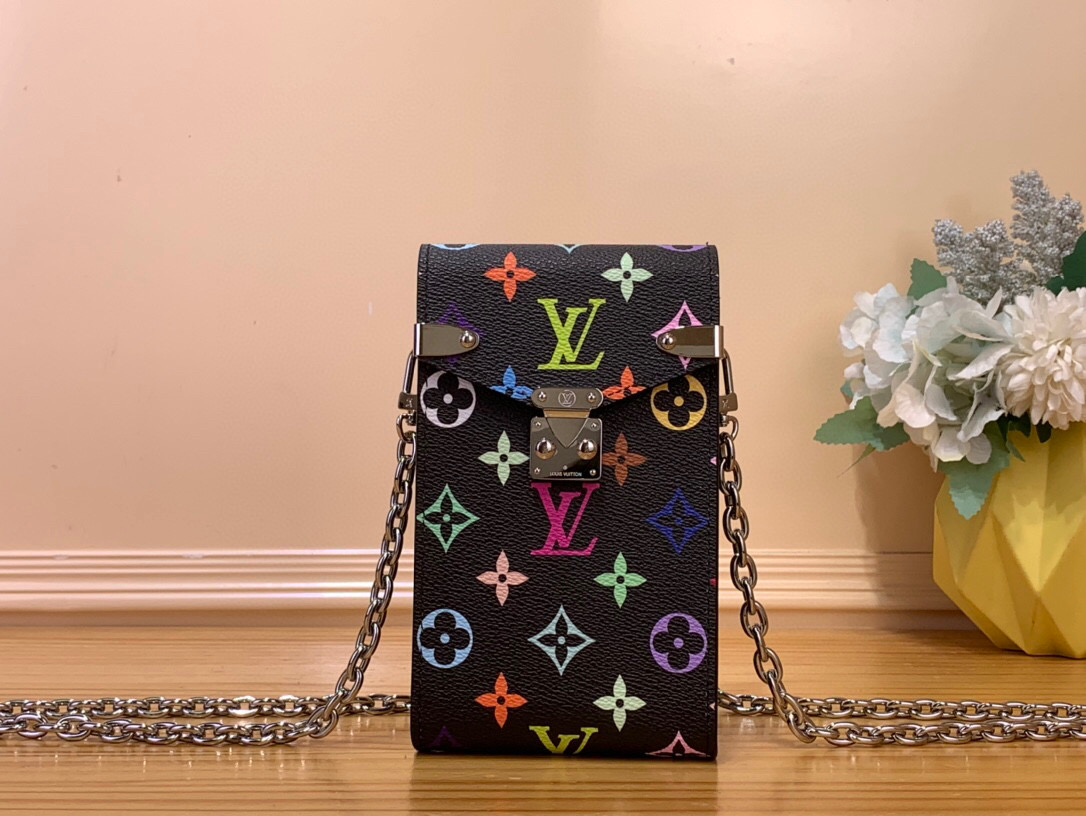NO:621253,Top original order [LV x TM MTIS mobile phone bag] m14098 black color/Takashi Murakami This Métis mobile phone bag is from the Louis Vuitton x Murakami reissue series, using colorful Monogram Hl coated canvas to show its lively personality. The flip cover is equipped with rivet corners and S-lock lock, which pays tribute to the brand's traditional hard box design while easily storing mobile phones and keys. The detachable chain allows for multiple carrying methods. Size 17.5 x 4 x  10.4 cm 4315055,,louis vuitton,louis vuitton19860909顶级原单【LV x TM MTIS 手机包】 m14098 黑彩/ 村上隆 本款 Métis 手机包出自路易威登 x 村上隆再版系列,以缤纷 Monogram Hl涂层帆布彰显活泼个性.翻盖配有铆钉包角和 S-lock 锁扣,致意品牌传统硬箱设计的同时可轻松收纳手机和钥匙,可拆卸链条实现多种背携方式. 尺寸17.5 x 4 x 10.4 厘米 4315055,,louis vuitton,louis vuitton,Bag