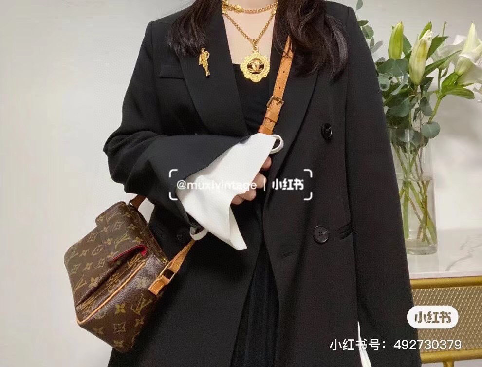 NO:621135,[Medieval out-of-print tofu buns] M51165 model picture,19860909【中古绝版豆腐包】M51165 模特图,,Bag