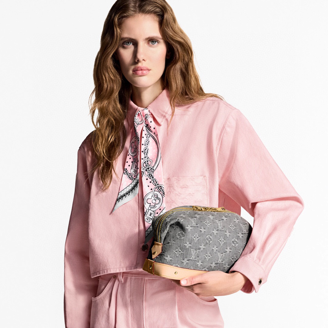 NO:621195,[Large size cosmetic bag] m13750 denim/grey official website picture,,cosmetic bags & cases19860909【大号化妆包】 m13750 牛仔/ 灰色 官网图,,cosmetic bags & cases,Bag