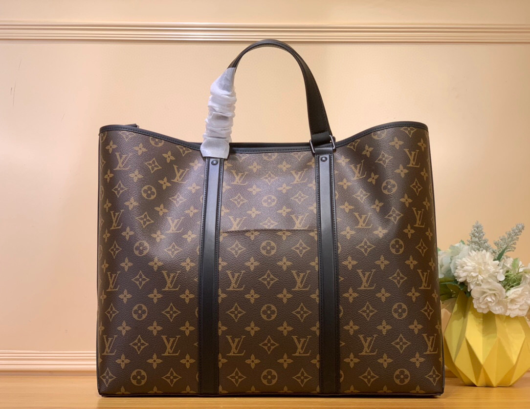 NO:621241,Top original order [Week-End Tote Large Handbag] M45733 45734 Presbyopia Looking back at the design of Louis Vuitton's classic Week-End Hx handbag, it is made of Monogram Macassar canvas to create ample space and is equipped with a practical mobile phone outer pocket. With the adjustable shoulder strap and the flat handle that can be comfortably carried on the shoulder, you can go out in the city or take a weekend break at will. Dimensions 38.5 x 29.0 x 11.0  厘米.6017068,,louis vuitton19860909顶级原单【Week-End Tote 大号手袋】M45733 45734 老花 回望路易威登经典 Week-End Hx手袋设计,以 Monogram Macassar 帆布塑造充裕空间,搭配实用手机外袋.巧用可调节肩带和可舒适肩背的平手柄,都市出行或周末小憩随心出发. 尺寸38.5 x 29.0 x 11.0 厘米.6017068,,louis vuitton,Bag